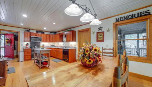 Creekside Family Retreat by Waterfalls and Hiking! - Foto 3