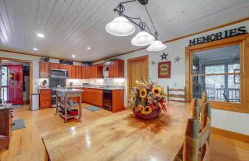 Creekside Family Retreat by Waterfalls and Hiking! - Foto 3