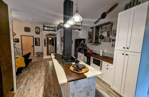 Cozy AF Gothic Rose Gallery - Foto 35