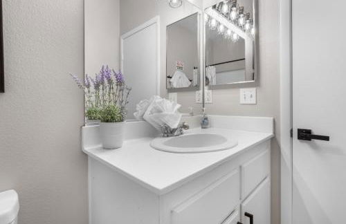 Cozy 5BR with Games and Pool for All - Foto 5