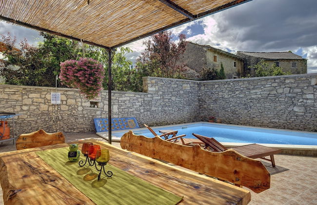 Well Maintained Holiday Home With Private Heated Pool Near the Beach - Foto 21