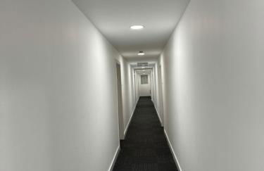 Penthouse height Flat, City View Balcony, Quiet, Free Wifi, Gym & More Minimalistic Home - Foto 23