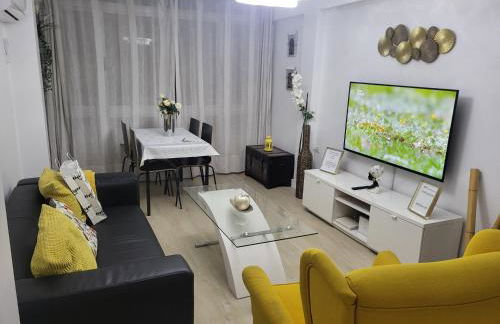 3BR Top Floor Apartment Vialia La Unión Metro - Photo 20