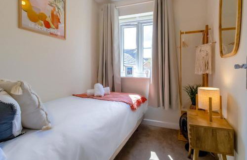 Modern & comfy 4 bedrooms Corby house free parking - Foto 5