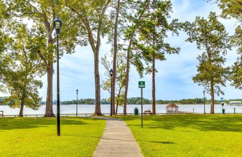 3 Mi to Camp Lejeune Home with Fire Pit and Grill! - Foto 2