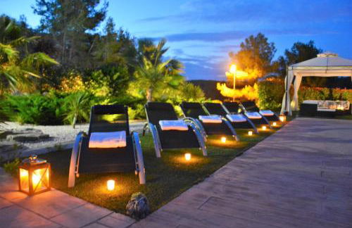 Villa Sitges La Calma 10 minutes drive Sitges 2 minutes walk Garraf Park AC - Photo 3