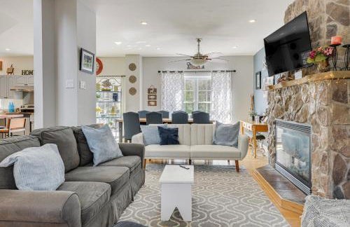 6 Mi to Mt Snow Nature-View Home with Fire Pit! - Foto 6