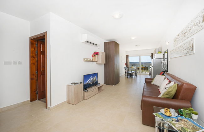 Summer Breeze Superior Apartment with Terrace by Getaways Malta - Foto 18