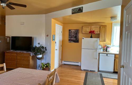 Beautiful 2-Bedroom, 2-Bath Townhouse - Photo 8