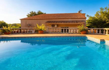 Villa Sitges Ilusión 15 minutes by car from Sitges Sleeps 16 people XXL swimming pool - Foto 13