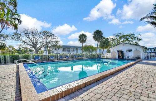 Serene Poolside Getaway Lake Access Parking - Foto 68