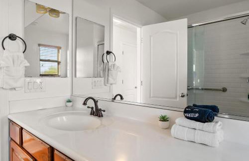 Serenity Splash Upscale Stay Pool Game Lounge - Foto 48