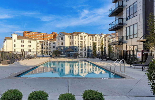 Walkable Midtown Location Modern Amenities, Pool & Gym Anthem by Avantstay - Foto 32