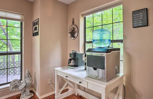 Beaver Lake Retreat with Deck and Private Hot Tub - Foto 9