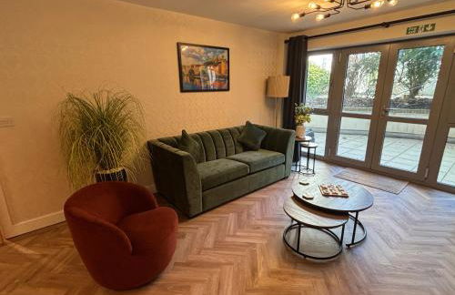 2 Bedroom City Centre garden flat with Secure Parking - Foto 8