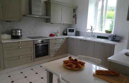 Villa in Primel with Sea View and Beach Access - Photo 16