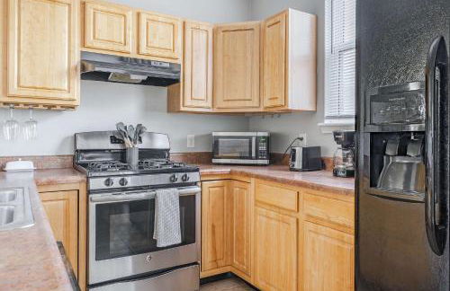 Cozy Downtown Escape Hot tub and Modern Touches - Foto 5