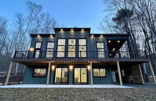 Luxe Modern Lakefront Oasis - Hot Tub, Sunset Views, Pet & Family Friendly! Close to UMF! - Foto 10