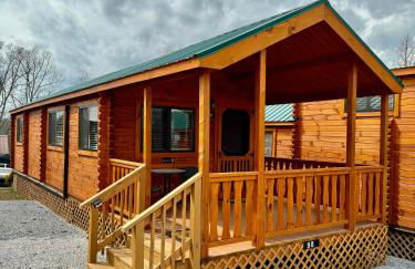 1 Bedroom Log Cabin on Lake James-Private Resort Amenities - Foto 1