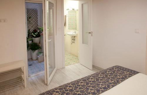 Authentic Charming Apartment/Wifi/Air Conditioning - Photo 9