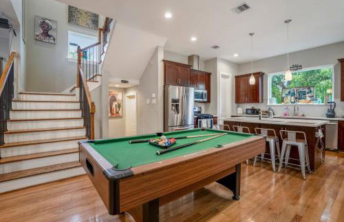 Spacious Luxe Stay , Near DT, MedCtr & NRG, New - Photo 2