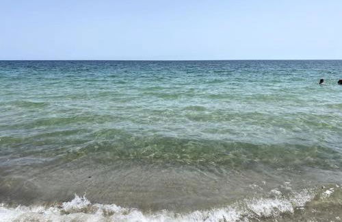 Villa con piscina e giardino a due passi dal mare. - Foto 25