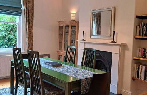 Stunning 3BD Victorian House in Bramhall Village - Photo 4
