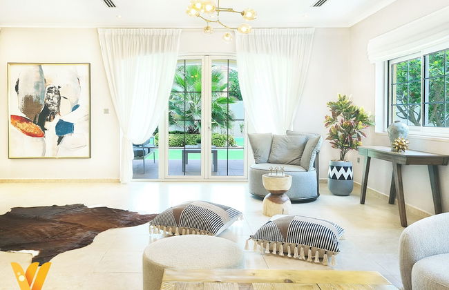 Venduras- Luxe 3BR Villa Jumeirah Park - Photo 8