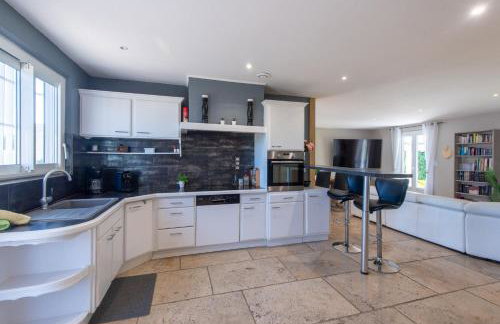 Villa l'ESTEL charme provençal, 15 pers, piscine privée & aire de jeux, au coeur du triange Arles-Avignon-Nîmes - Foto 19