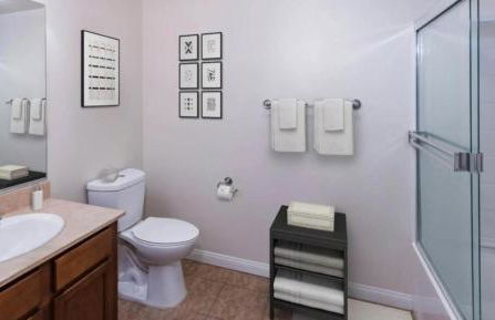 LALAs House- 1br with Free Parking, Pool and Sauna - Foto 4