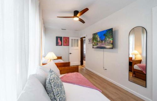 Sanctuary on 3rd - Walk to UF , Parking , Grill - Photo 46