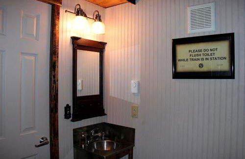 Glamping Caboose Rental Perfect for Families near Clyde, North Carolina - Foto 11