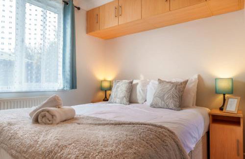 Dove Lodge - Peak District Cabin - Photo 12