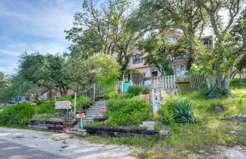 Exotic Home with Patio and Grill Walk to Canyon Lake! - Foto 17