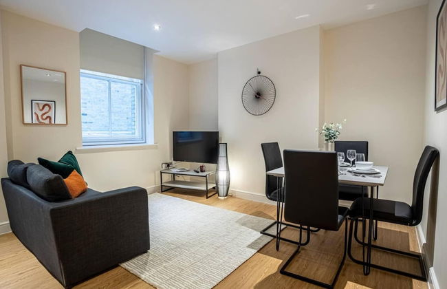 Contemporary One Bedroom Flat by Sojo Stay - Foto 8