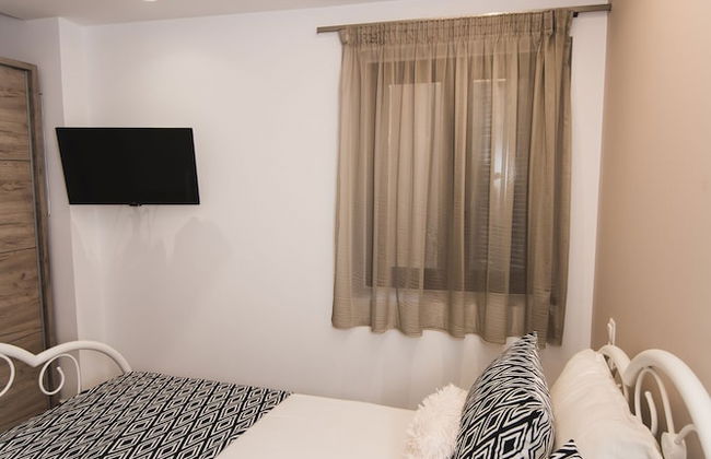 Contemporary Studios Historic Center - Photo 8