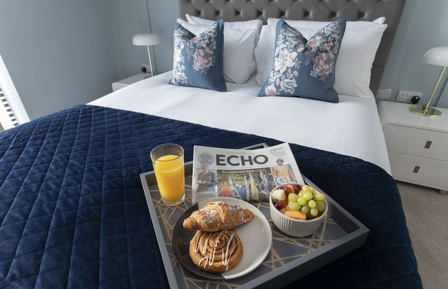 Elliot Oliver - Luxurious Two Bedroom Apartment in The Docks - Photo 2