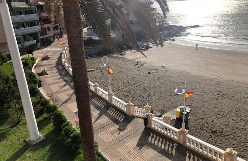 Espectacular en primera línea de la playa - Foto 1