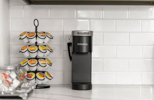 NYC Access 4BR Duplex Sleeps 10, Free Parking - Foto 20