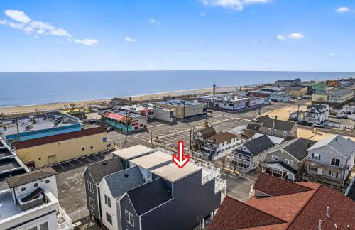 Beach House Steps away from the Boardwalk and Beach with Ocean Views in Seaside Heights! - Foto 47