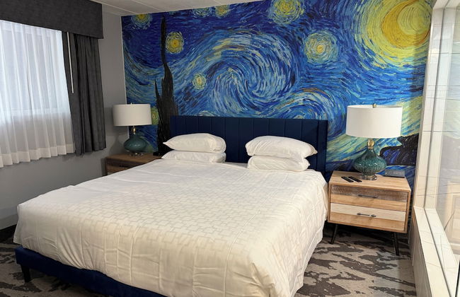 Lighthouse Inn & Suites - Photo 33