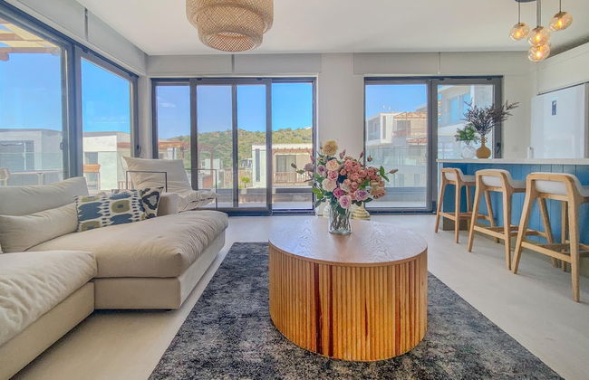 Sea View House w Balcony 3 min to Beach in Milas - Photo 4