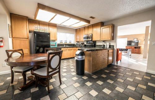 Private Oasis with Pool - Foto 40