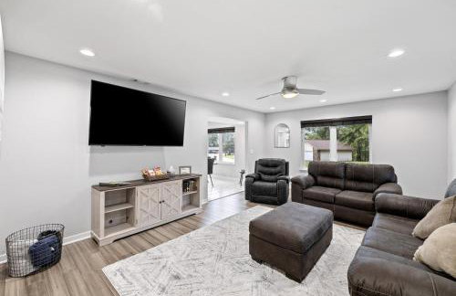 Lake Retreat Hot Tub Game Room Grill - Foto 3