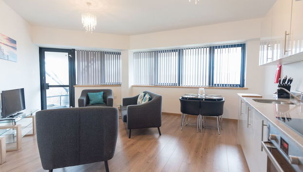 The Quadrant Apartments - Free Parking - Near M4 J16 - By Hamilton Grace - Foto 2, Imagem principal