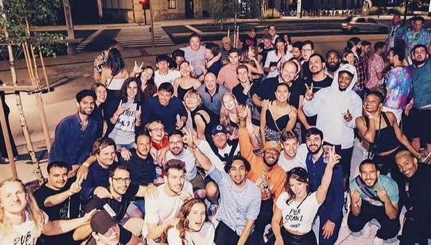 Podréis conocer gente nueva durante el Pub Crawl