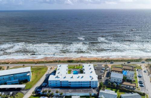 Oceanfront Elysium with a pool - Photo 48