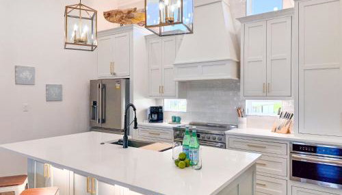 4BR Beach Haven - Deck, Gourmet Kitchen, Tiki Bar Fun - Foto 4