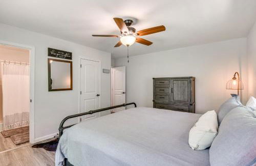 Waterfront Townville Home with Hot Tub and Dock! - Foto 15