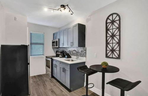Rustic Retreats Modern 1BR For 4 Guests Minutes From Las Olas - Foto 10